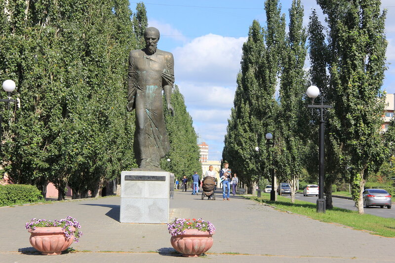 Памятник Ф.М. Достоевскому, Омск