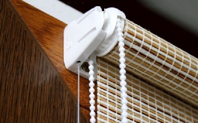 Как правило, рулонные бамбуковые шторы имеют удобный механизм регулировки высоты поднятия
