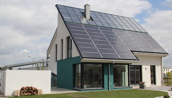 Чем больше будет площадь солнечных батарей, тем больше поступит в дом возобновляемой энергии