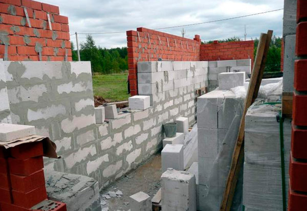 Внутренняя стена из газосиликатных блоков